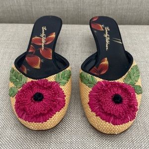 Beverly Feldman kitten heel sandals- size 7